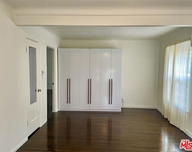 9050 Elevado Street - Photo Thumbnail 14