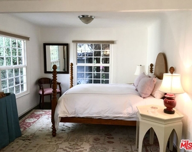 9050 Elevado Street - Photo Thumbnail 16