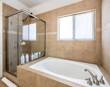 1135 Rexford Drive - Photo Thumbnail 17