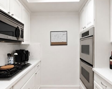 1135 Rexford Drive - Photo Thumbnail 8