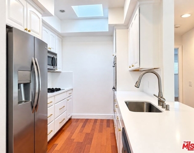 1135 Rexford Drive - Photo Thumbnail 7