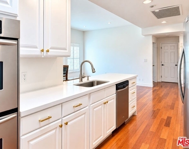 1135 Rexford Drive - Photo Thumbnail 5