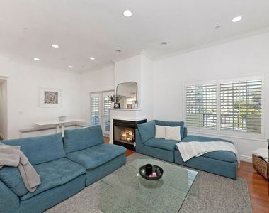 1135 Rexford Drive - Photo Thumbnail 3
