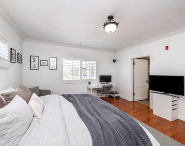1135 Rexford Drive - Photo Thumbnail 15