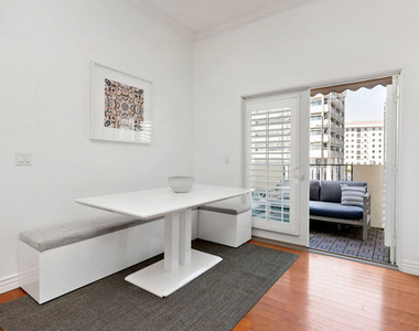 1135 Rexford Drive - Photo Thumbnail 9