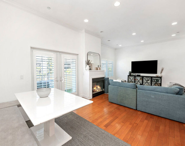 1135 Rexford Drive - Photo Thumbnail 13