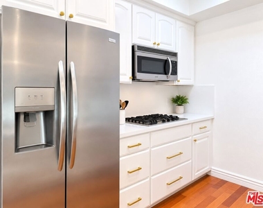 1135 Rexford Drive - Photo Thumbnail 6