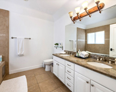 1135 Rexford Drive - Photo Thumbnail 16