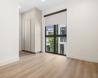 426 Arnaz Drive - Photo Thumbnail 6