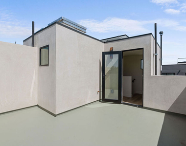 426 Arnaz Drive - Photo Thumbnail 7