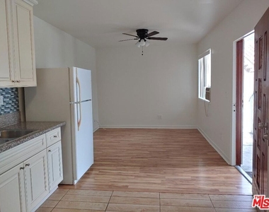 5419 Harold Way - Photo Thumbnail 4