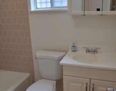 5419 Harold Way - Photo Thumbnail 5