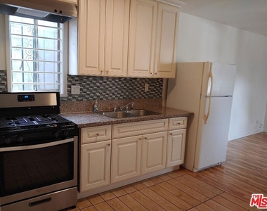 5419 Harold Way - Photo Thumbnail 1