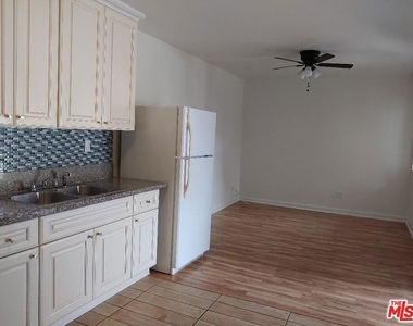 5419 Harold Way - Photo Thumbnail 7