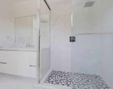 5832 Tujunga Avenue - Photo Thumbnail 4