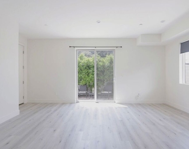 5832 Tujunga Avenue - Photo Thumbnail 13