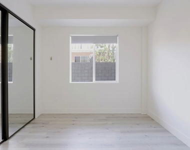 5832 Tujunga Avenue - Photo Thumbnail 10