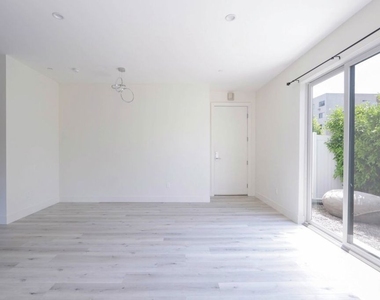 5832 Tujunga Avenue - Photo Thumbnail 12