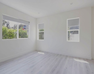5832 Tujunga Avenue - Photo Thumbnail 11
