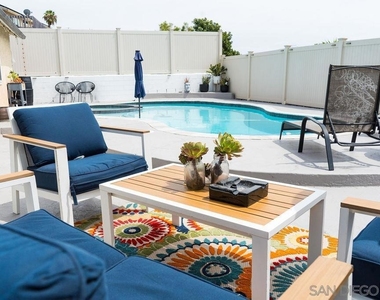 5985 Fennell Ave - Photo Thumbnail 2