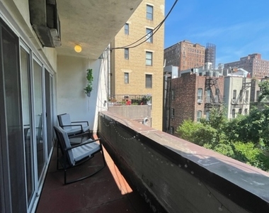West 76th Street between Amsterdam and Columbus Avenue - Photo Thumbnail 8