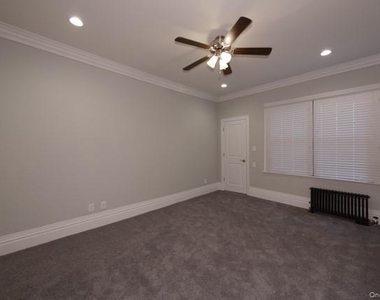 25 Trinity Place - Photo Thumbnail 5