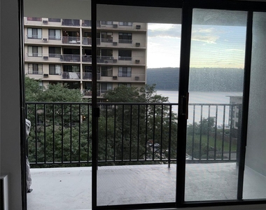 1116 Warburton Avenue - Photo Thumbnail 7