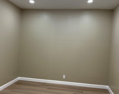 4218 66th St. - Photo Thumbnail 24