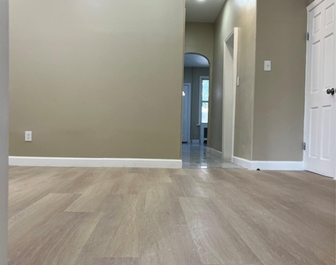 4218 66th St. - Photo Thumbnail 9