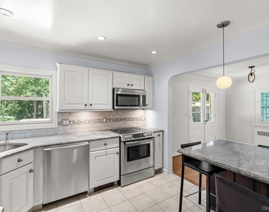 269 Woodlands Ave - Photo Thumbnail 10