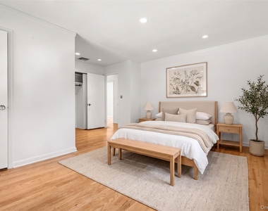 269 Woodlands Ave - Photo Thumbnail 12