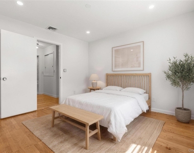 269 Woodlands Ave - Photo Thumbnail 18