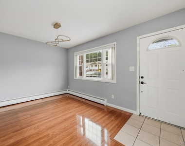 71 Roosevelt Drive - Photo Thumbnail 2