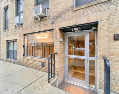 353 W 44th Street - Photo Thumbnail 6