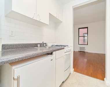 353 W 44th Street - Photo Thumbnail 2