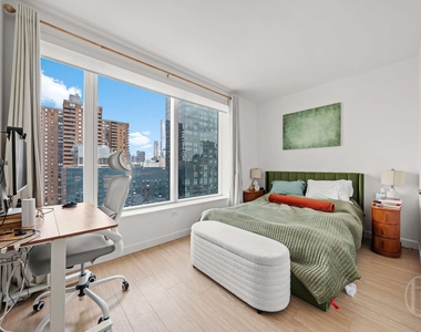 550 10th Avenue - Photo Thumbnail 4