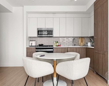 550 10th Avenue - Photo Thumbnail 3
