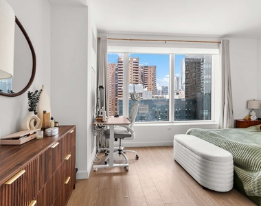 550 10th Avenue - Photo Thumbnail 6