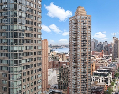 550 10th Avenue - Photo Thumbnail 9