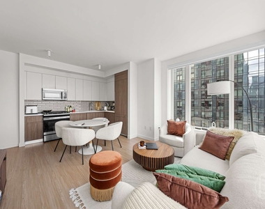 550 10th Avenue - Photo Thumbnail 2