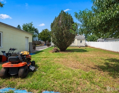 30 Runyon Avenue - Photo Thumbnail 24