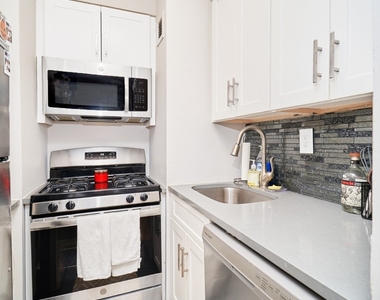 337 W 43rd Street - Photo Thumbnail 4