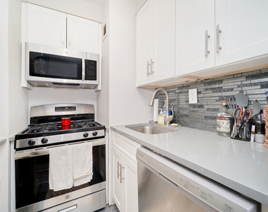 337 W 43rd Street - Photo Thumbnail 5