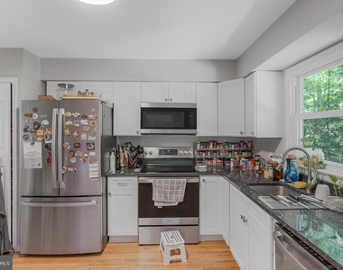 1703 Sherwood Dr - Photo Thumbnail 9