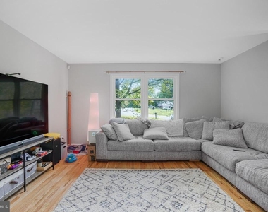 1703 Sherwood Dr - Photo Thumbnail 4