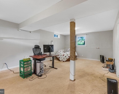 1703 Sherwood Dr - Photo Thumbnail 17
