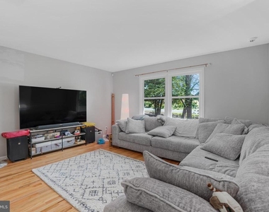 1703 Sherwood Dr - Photo Thumbnail 3