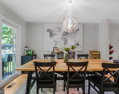 1703 Sherwood Dr - Photo Thumbnail 7
