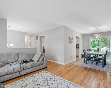 1703 Sherwood Dr - Photo Thumbnail 5