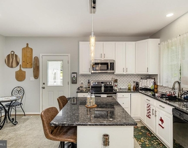 11814 Gardenia Drive - Photo Thumbnail 12